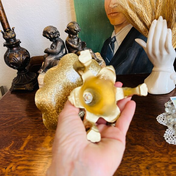 ❌SOLD❌Gold sparkly Lucite pedestal dish with lion's - Picture 11 of 11